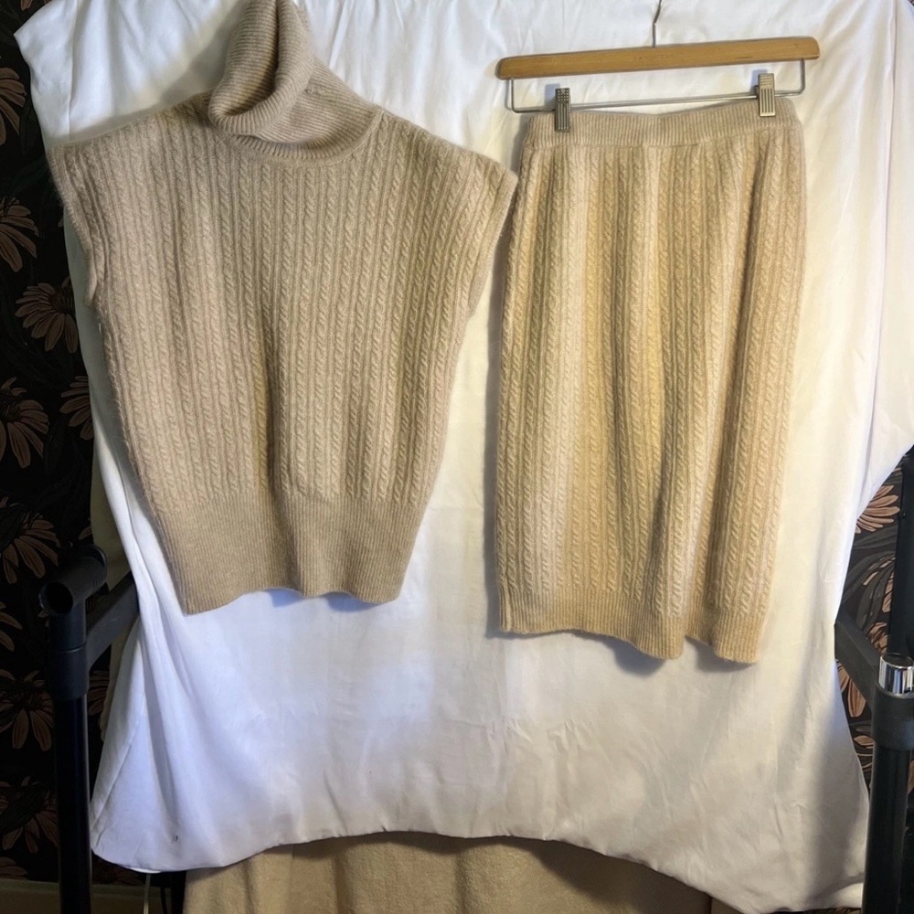 Wool Liz Claiborne S/M Cream Cable Knit Turtleneck Sweater/Skirt Set